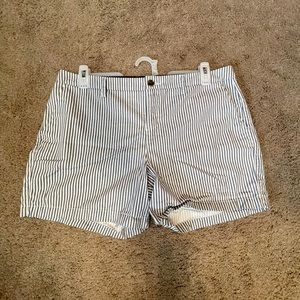 Old navy striped shorts. Size 14. Grey and white.